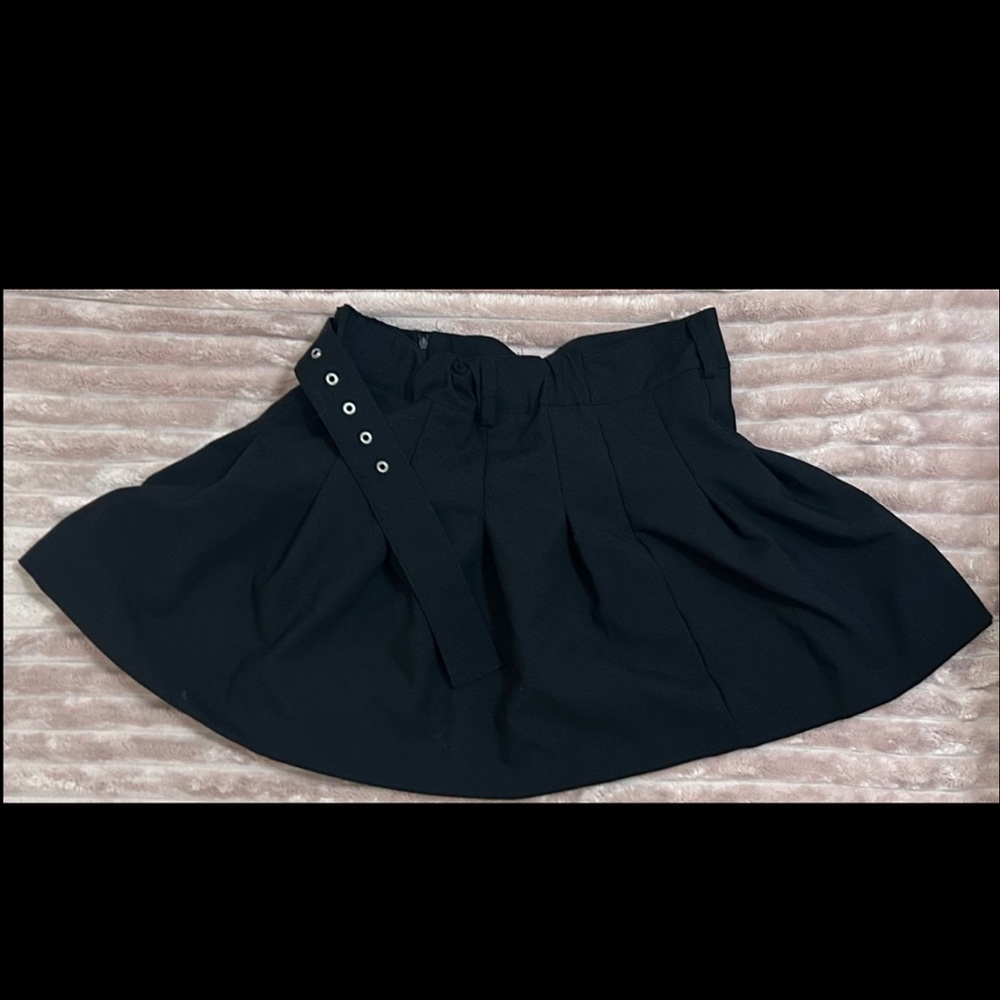 ✨Jolie & Joy Black Pleated Skirt
with Detachable Belt✨